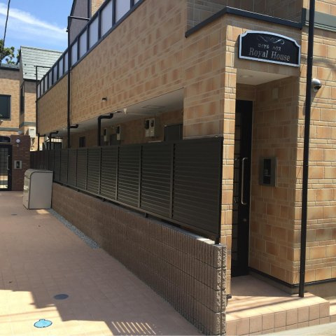 新宿区上落合１丁目のアパートのエントランス