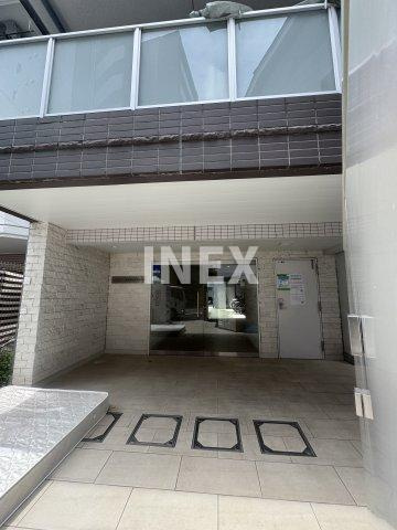 横浜市南区新川町５丁目の賃貸マンションのエントランス