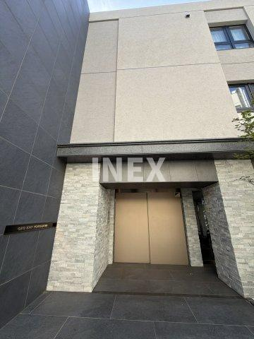 横浜市西区岡野１丁目の賃貸マンションのエントランス