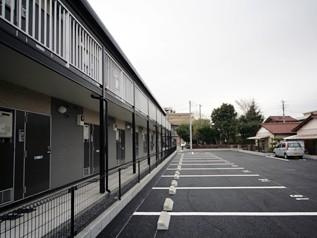 レオパレス宮ノ前２号棟の駐車場