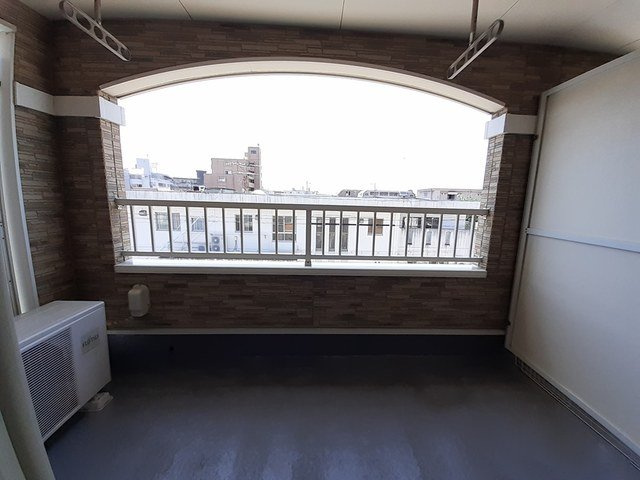 グリシーヌ１番館のバルコニー