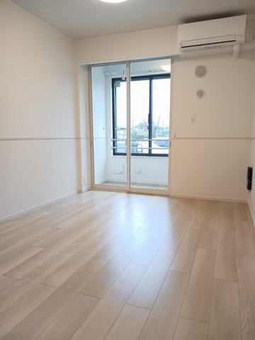 メゾン・ド・リュミエールⅠの居間・リビング|使いやすい居間です