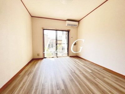 【居間・リビング】 | ラ・マイレ・アレイ | 洋室のお部屋です。