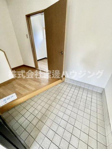 高倉1丁目貸家の玄関