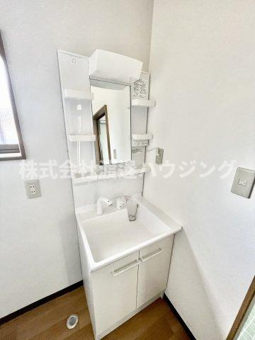 高倉1丁目貸家の洗面所