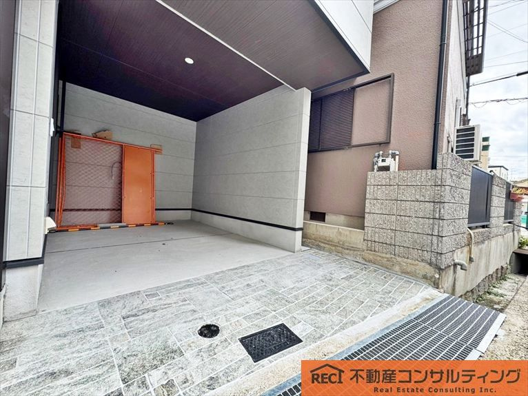 神戸市灘区記田町1丁目　新築戸建の駐車場