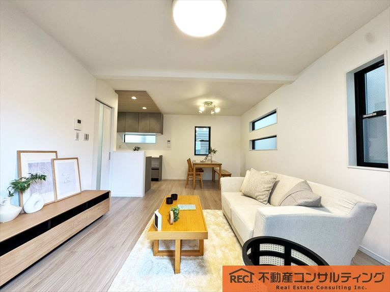 神戸市灘区記田町1丁目　新築戸建の居間・リビング