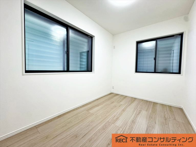 神戸市灘区記田町1丁目　新築戸建の洋室