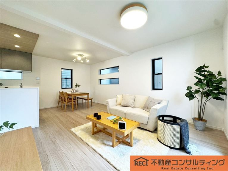 神戸市灘区記田町1丁目　新築戸建の洋室