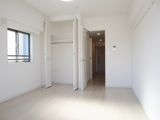 グランヴァン王子駅前の寝室|角部屋2面採光の明るいお部屋です