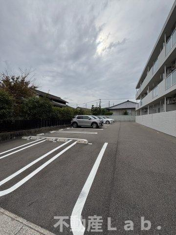 プランドールソフィアIIIの駐車場