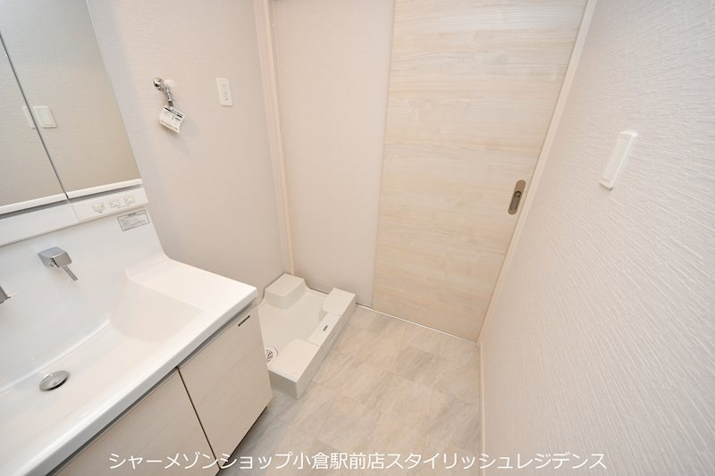 クレスト西小倉の洗面所