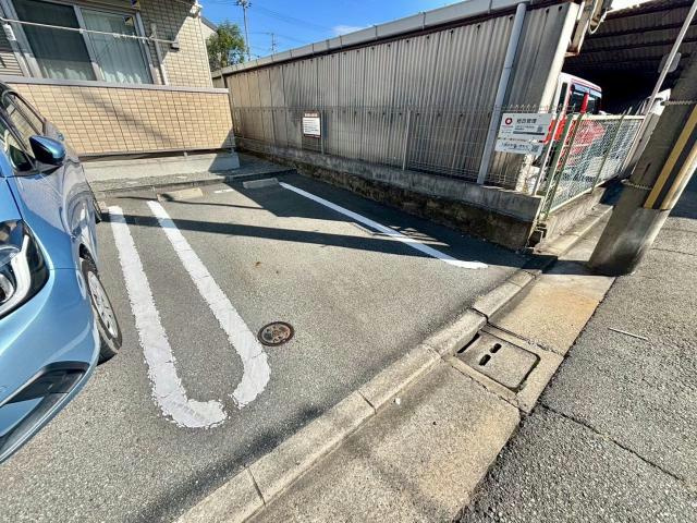 カーサクレア神屋町の駐車場