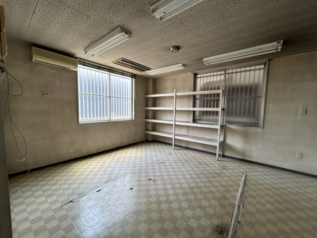 サン16三番町貸店舗の内装|1階事務所