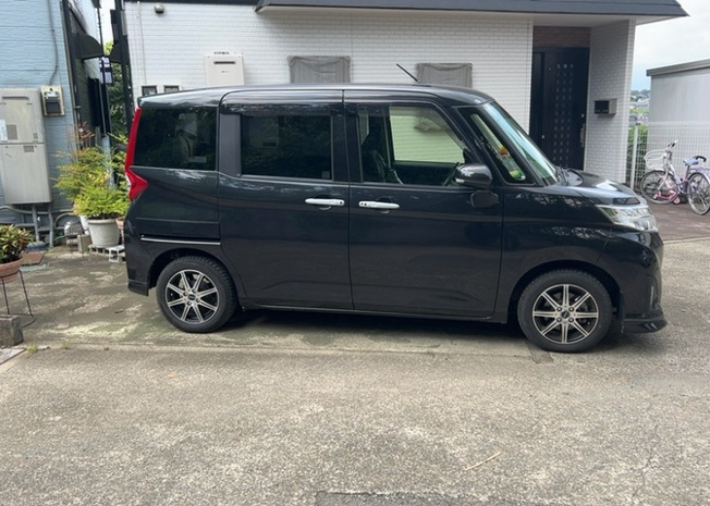 【駐車場】 | 駐車場と明記されていても、最小スペースでつくられた駐車場だと大型車は駐車できなかったり、出入りしにくくなったりする可能性があります。お車のサイズと購入したい物件の駐車場のサイズを現地で確認しましょう。