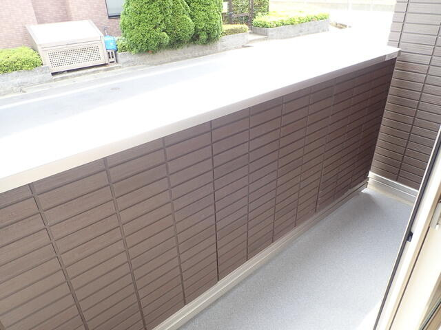 川崎市多摩区宿河原６丁目のアパートのバルコニー