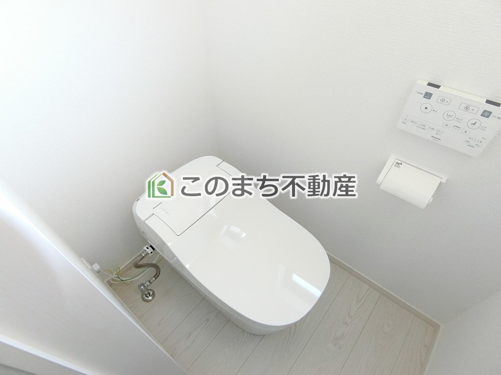 リガーレ宇都宮市不動前2期のトイレ|同社施工物件の写真です。※建具やフローリング、その他仕様が違う場合がございます。