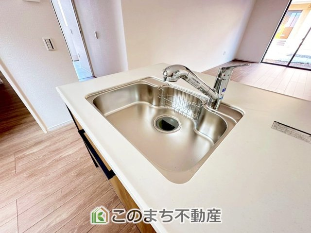リガーレ宇都宮市不動前2期のキッチン|同社施工物件の写真です。※建具やフローリング、その他仕様が違う場合がございます。
