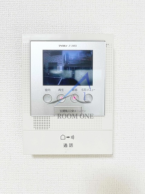 フラットWEST のセキュリティ|モニター付きインターホンです。