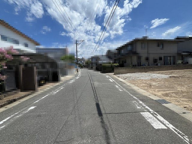 【その他】 | 春日市泉2丁目・平屋　1号棟（全1棟）【仲介手数料無料・0円】 | 現地写真。前面道路です。
