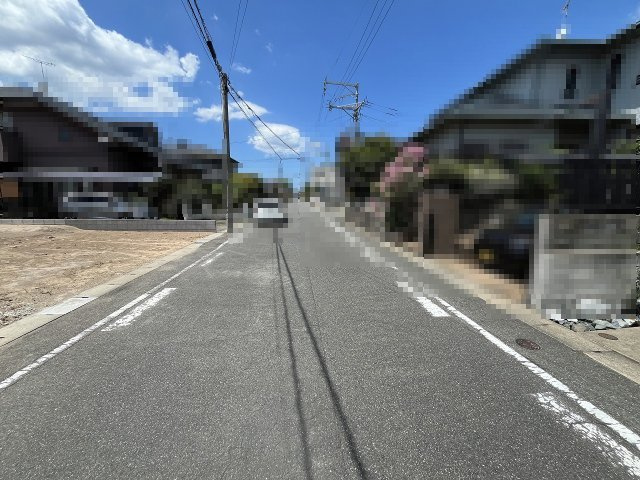 【その他】 | 春日市泉2丁目・平屋　1号棟（全1棟）【仲介手数料無料・0円】 | 現地写真。前面道路です。