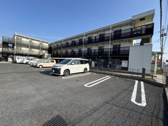 レオネクストルナルミエール越谷の外観
