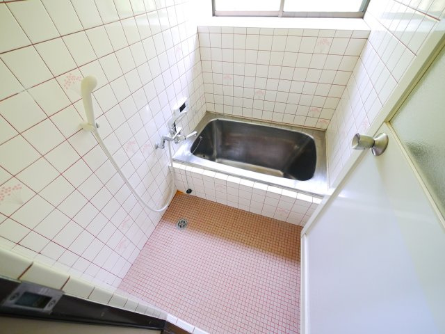 八街市沖渡　中古戸建の浴室|敷地約69坪 ４SDK 和室続間 閑静な分譲地内 ドックラン 家庭菜園が可能です 上下水