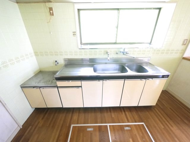 八街市沖渡　中古戸建のキッチン|敷地約69坪 ４SDK 和室続間 閑静な分譲地内 ドックラン 家庭菜園が可能です 上下水