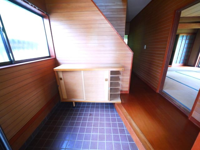 八街市沖渡　中古戸建の玄関|敷地約69坪 ４SDK 和室続間 閑静な分譲地内 ドックラン 家庭菜園が可能です 上下水