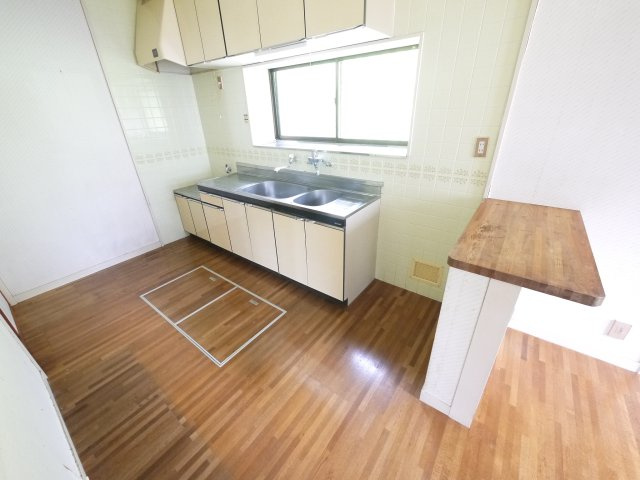 八街市沖渡　中古戸建のキッチン|敷地約69坪 ４SDK 和室続間 閑静な分譲地内 ドックラン 家庭菜園が可能です 上下水