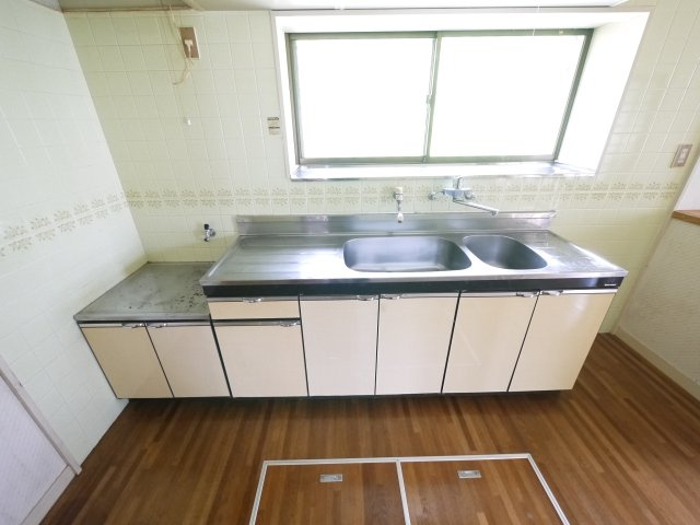 八街市沖渡　中古戸建のキッチン|敷地約69坪 ４SDK 和室続間 閑静な分譲地内 ドックラン 家庭菜園が可能です 上下水