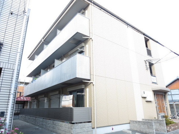 加古川市加古川町寺家町のアパートのエントランス
