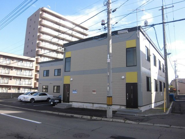 レオパレス宮の沢駅前