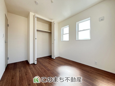 【洋室】 | LievleGarden.S古河上辺見第11 | 同社施工物件写真。※建具やフローリング、その他仕様が異なる場合がございます。