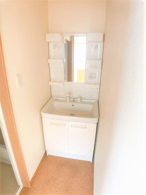 石川貸家の洗面所