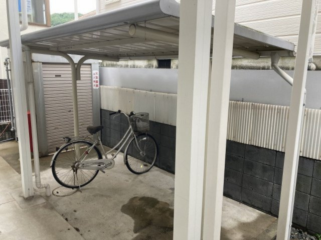 レオパレス西丸山の駐車場|駐輪場