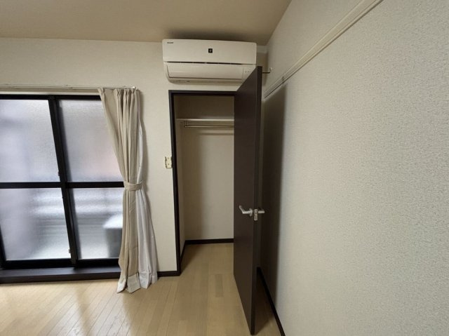 レオネクストリヴェール長田の収納|明るい室内です