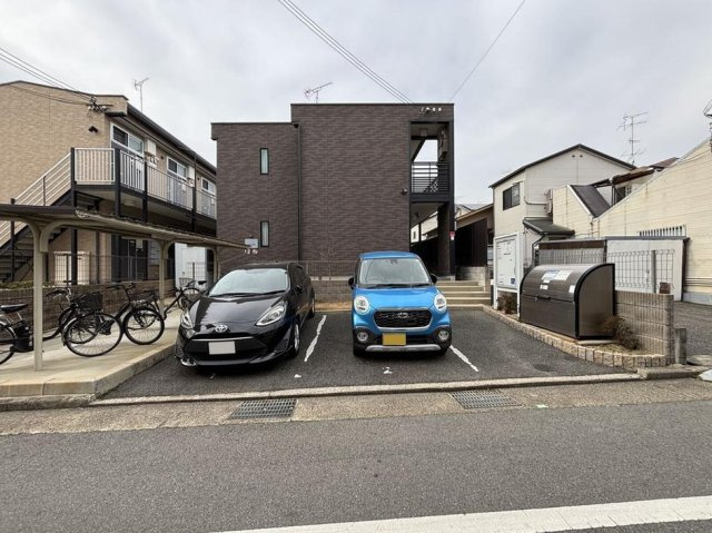 レオネクストリヴェール長田の駐車場