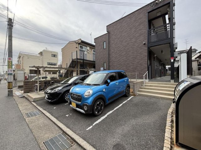 レオネクストリヴェール長田の駐車場
