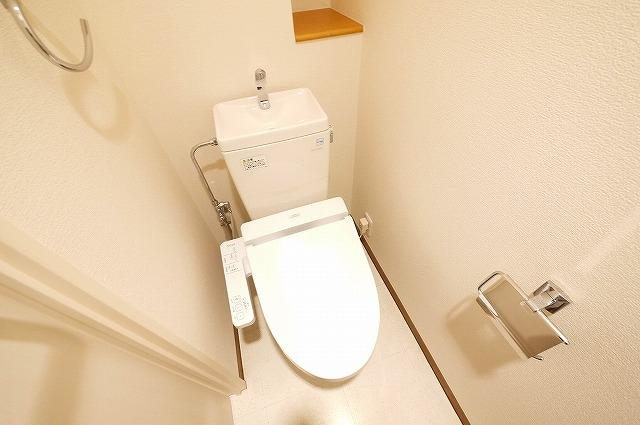 ＣＵＢＥのトイレ|スッキリとしたトイレスペース。
