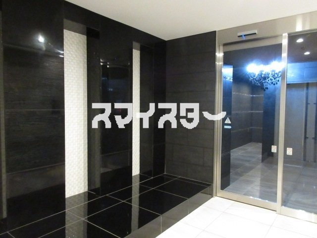 八王子市南町の賃貸マンションのエントランス