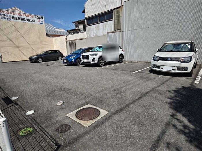 グリーンコートの駐車場