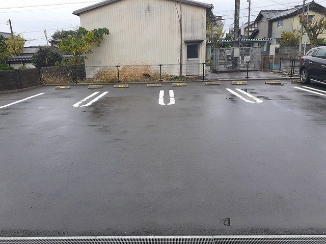 グランブルーの駐車場