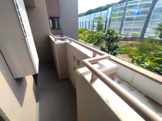 シンフォニアみなみが丘イーストコートA棟のバルコニー|北西側のバルコニー。通風良好！
