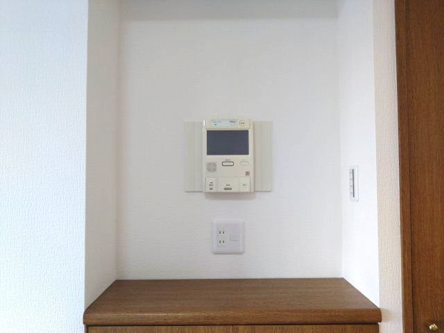 シンフォニアみなみが丘イーストコートA棟の防犯設備|防犯性の高いTVモニター付きインターホン！