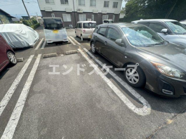 リヴィエールＢの駐車場|高崎、前橋のお部屋探しはエンドスケープまで！お客様の理想お聞かせ下さい♪