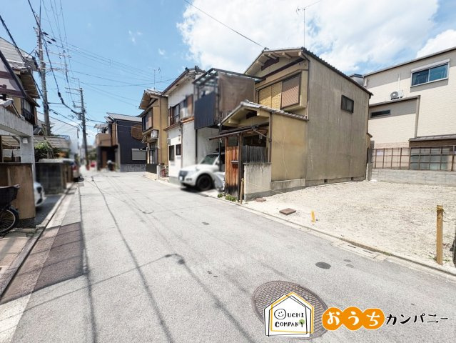 西院金槌町　3階建てプランA　建築条件付土地の土地図|【便利な３ＷＡＹアクセス！】
物件のことはもちろん、教育施設・スーパー・商業施設・公園・公共機関といった周辺の住環境も車でご案内します。
現地（2026年7月）撮影