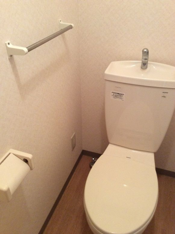 所沢市美原町１丁目の賃貸マンションのトイレ