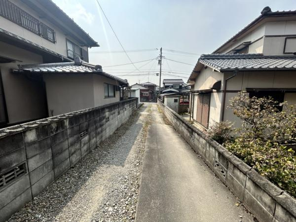 中村2丁目　中古戸建の前面道路含む現地写真
