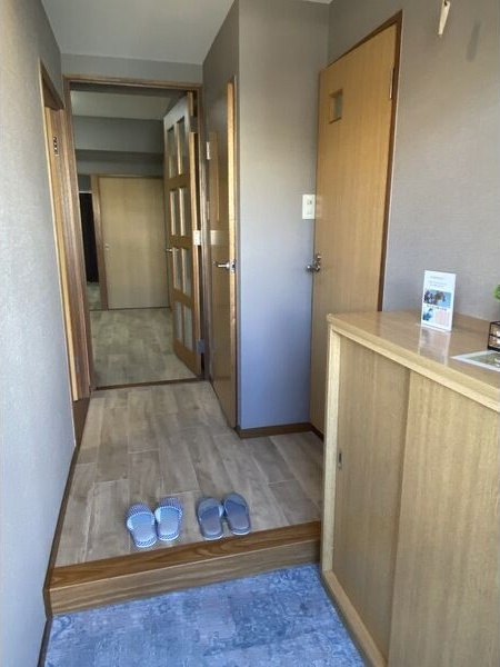 サンヒルズ松和花壇の玄関